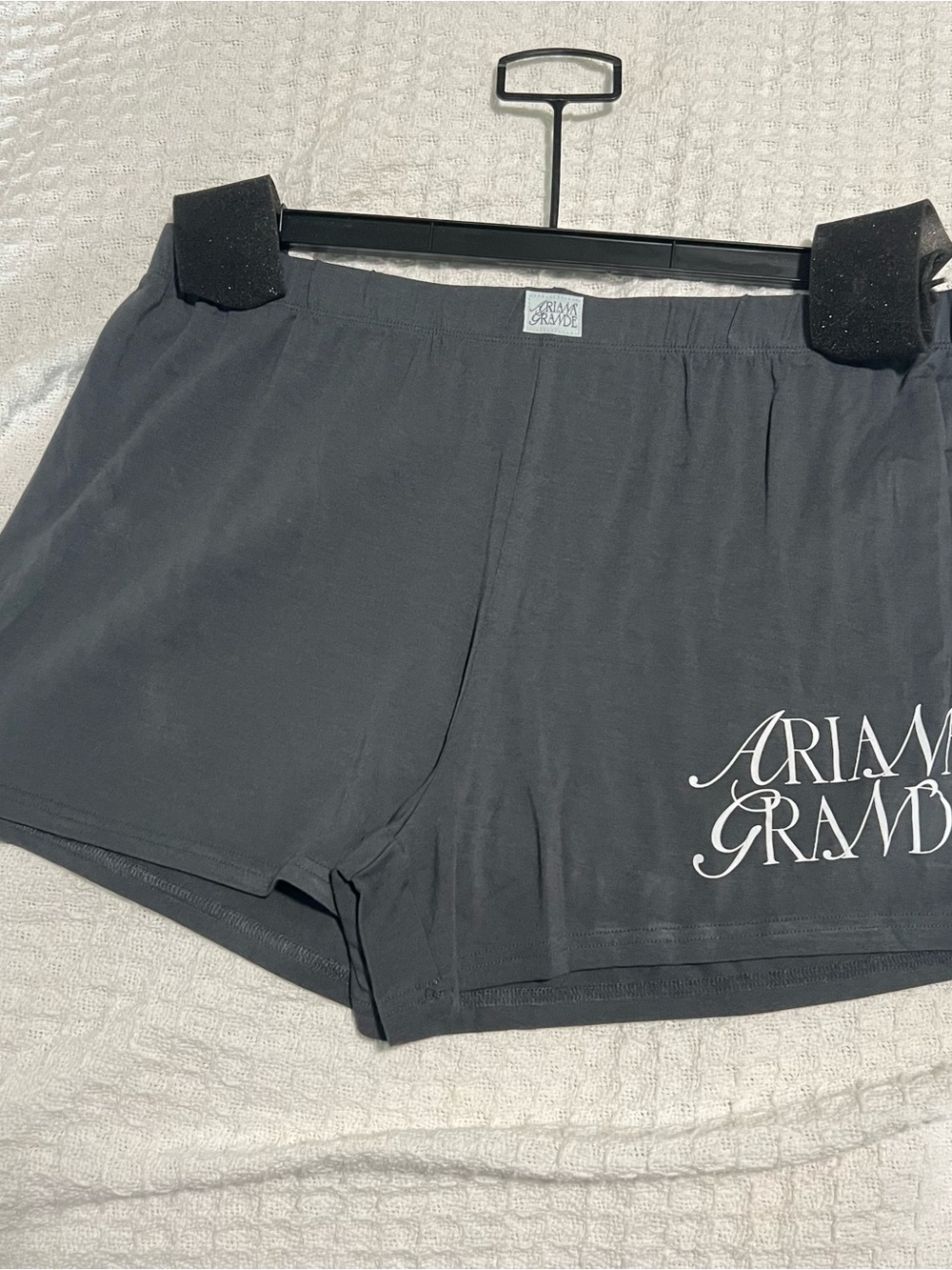 NWT Ariana Grande Women’s 2 Piece Pajama Short Set Light Blue Gray Size XL - Picture 7 of 10